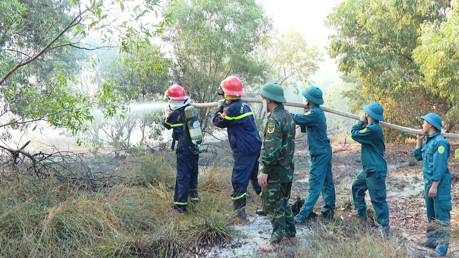 Cháy lớn thiêu rụi khoảng 200ha rừng ở Quảng Trị Cháy lớn thiêu rụi khoảng 200ha rừng ở Quảng Trị