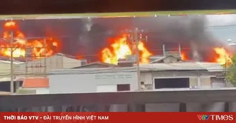 Cháy lớn xưởng mút xốp rộng hàng trăm mét ở TP Hồ Chí Minh