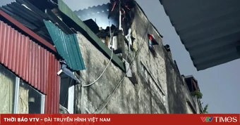 Cháy nhà 3 tầng ở Hà Nội, 2 người mắc kẹt được giải cứu an toàn