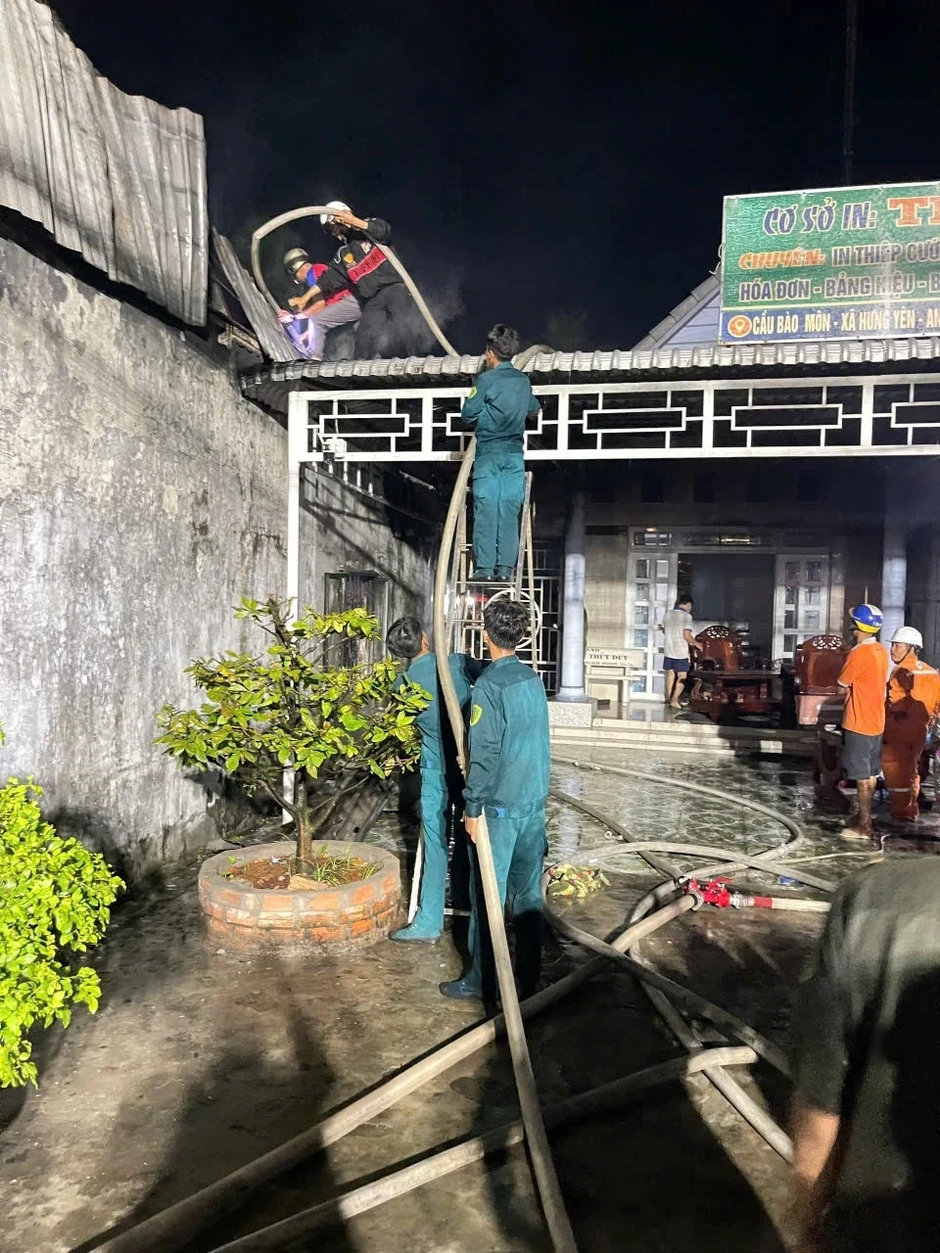 Cháy nhà 4 tầng giữa trung tâm Nha Trang Cháy nhà 4 tầng giữa trung tâm Nha Trang