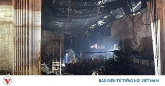 Cháy nhà 4 tầng giữa trung tâm Nha Trang
