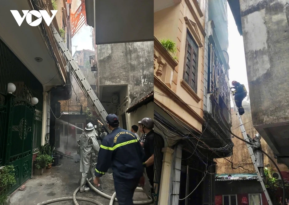 Cháy nhà 4 tầng trong ngõ sâu tại Ba Đình, một người được cứu kịp thời Cháy nhà 4 tầng trong ngõ sâu tại Ba Đình, một người được cứu kịp thời
