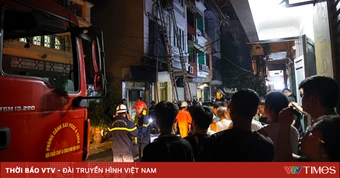 Cháy nhà 5 tầng trong đêm ở Hà Nội, kịp thời cứu 5 người mắc kẹt
