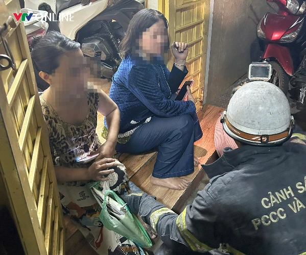 Cháy nhà dân tại Tương Mai (Hà Nội), 2 người thoát nạn Cháy nhà dân tại Tương Mai (Hà Nội), 2 người thoát nạn