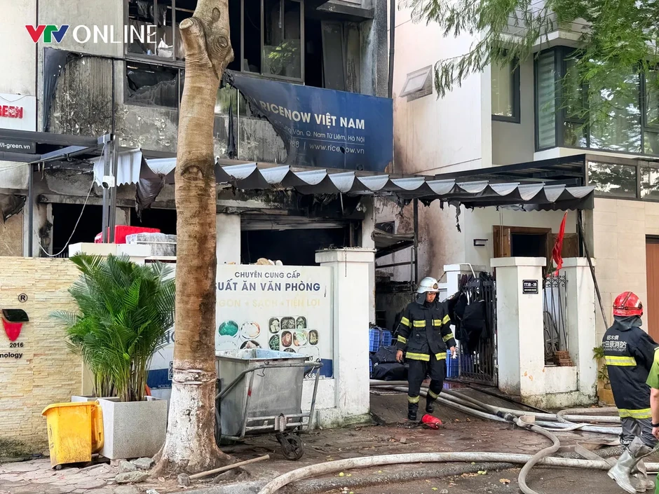 Cháy nhà liền kề tại khu đô thị mới Phùng Khoang (Hà Nội) Cháy nhà liền kề tại khu đô thị mới Phùng Khoang (Hà Nội)