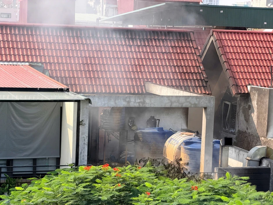 Cháy nhà liền kề tại khu đô thị Phùng Khoang, khói đen cuồn cuộn Cháy nhà liền kề tại khu đô thị Phùng Khoang, khói đen cuồn cuộn