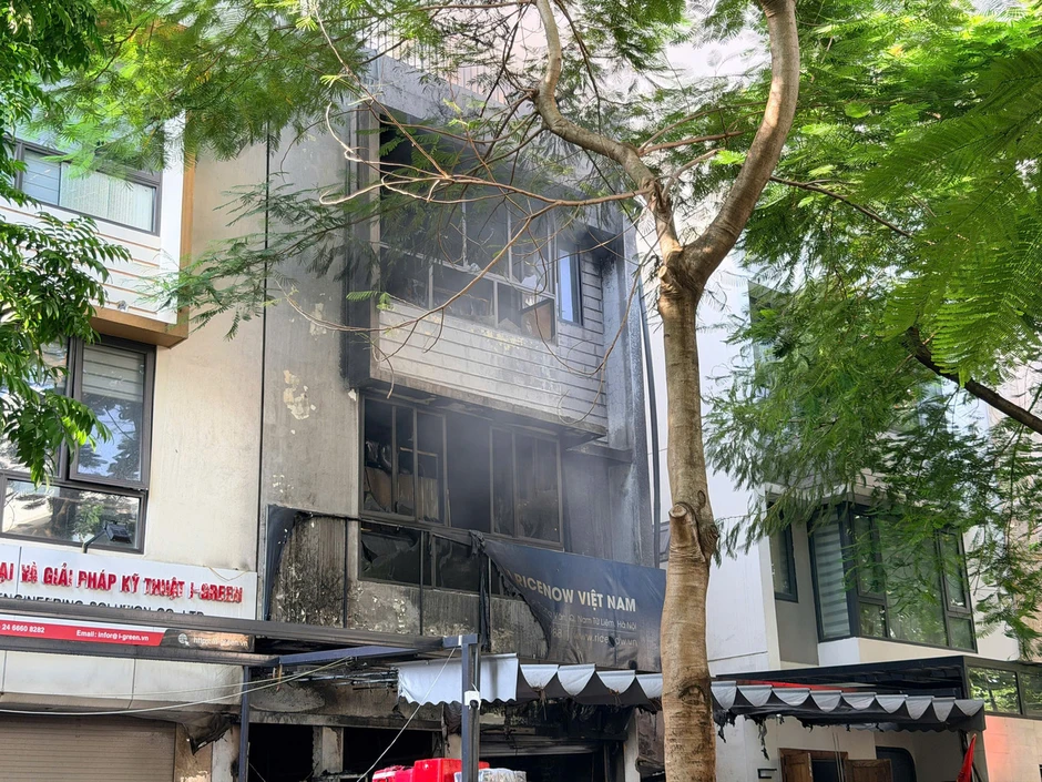Cháy nhà liền kề tại khu đô thị Phùng Khoang, khói đen cuồn cuộn Cháy nhà liền kề tại khu đô thị Phùng Khoang, khói đen cuồn cuộn