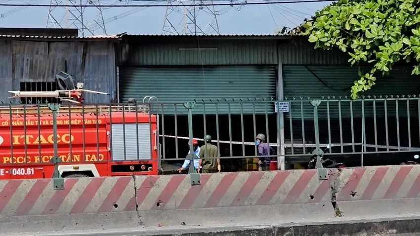 Cháy nhà ở TP Hồ Chí Minh, hàng xóm đập cửa, kịp cứu 3 người thoát nạn Cháy nhà ở TP Hồ Chí Minh, hàng xóm đập cửa, kịp cứu 3 người thoát nạn