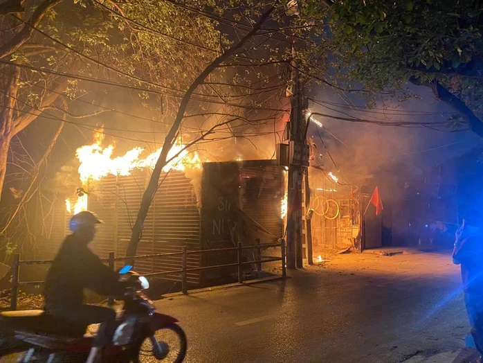Cháy quán cà phê "hát cho nhau nghe" Cháy quán cà phê "hát cho nhau nghe"