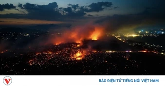 Cháy rừng dương tại Gia Lai, hàng trăm cán bộ, chiến sĩ tham gia dập lửa