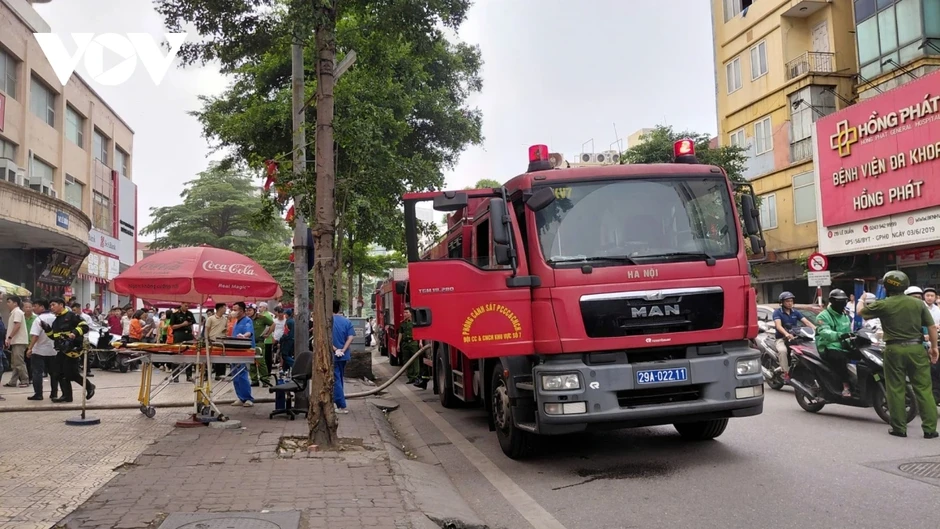 Cháy siêu thị trên đường Lê Duẩn, Hà Nội