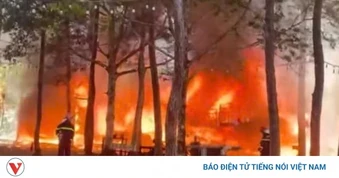 Cháy tại phố đêm Măng Đen, 4 gian hàng bị thiêu rụi