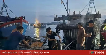 Cháy tàu cá lúc rạng sáng tại Quảng Ngãi, nghi do chập điện