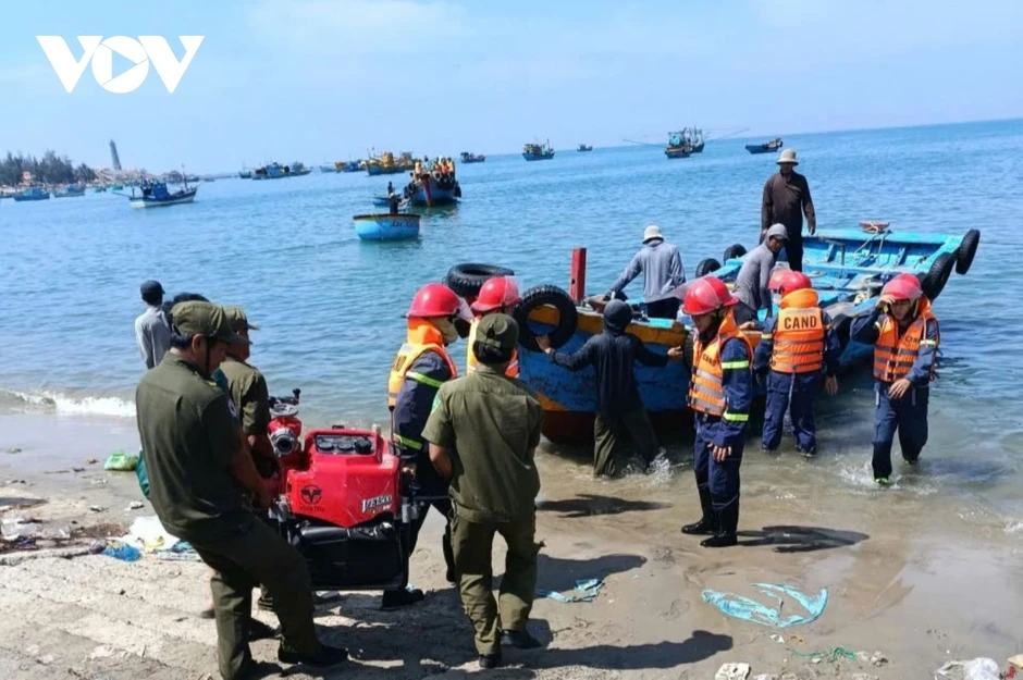 Cháy tàu chở dầu ngoài khơi Liên Hương: 2 người bị bỏng nặng, 1 người mất tích Cháy tàu chở dầu ngoài khơi Liên Hương: 2 người bị bỏng nặng, 1 người mất tích