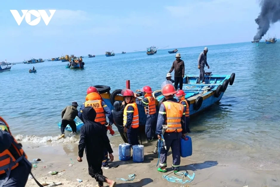 Cháy tàu chở dầu ở vùng biển Liên Hương: 2 người bỏng nặng, 1 người mất tích Cháy tàu chở dầu ở vùng biển Liên Hương: 2 người bỏng nặng, 1 người mất tích