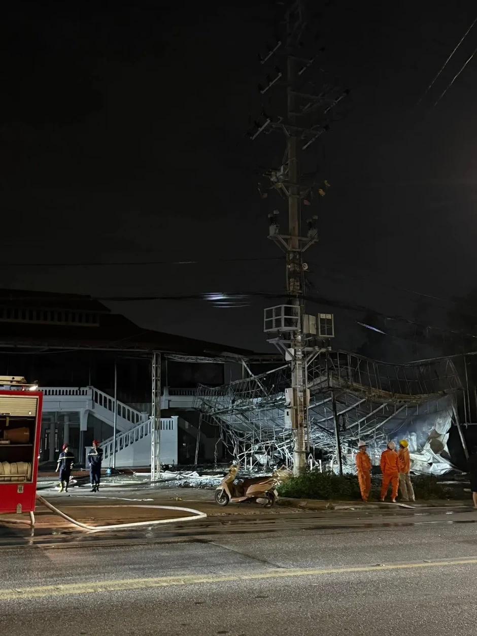 Cháy tiệm đồ uống ở Quảng Ninh, nhiều tài sản bị thiêu rụi Cháy tiệm đồ uống ở Quảng Ninh, nhiều tài sản bị thiêu rụi