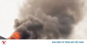 Cháy xe đầu kéo trên Vành đai 3 trên cao, khói đen cuồn cuộn
