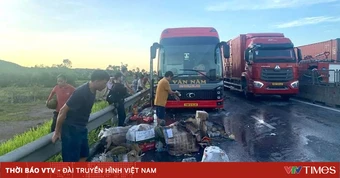Cháy xe khách chở 33 người trên cao tốc Hàm Nghi - Vũng Áng