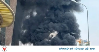 Cháy xe khách ngùn ngụt giữa trung tâm Nha Trang, nhiều người hoảng loạn