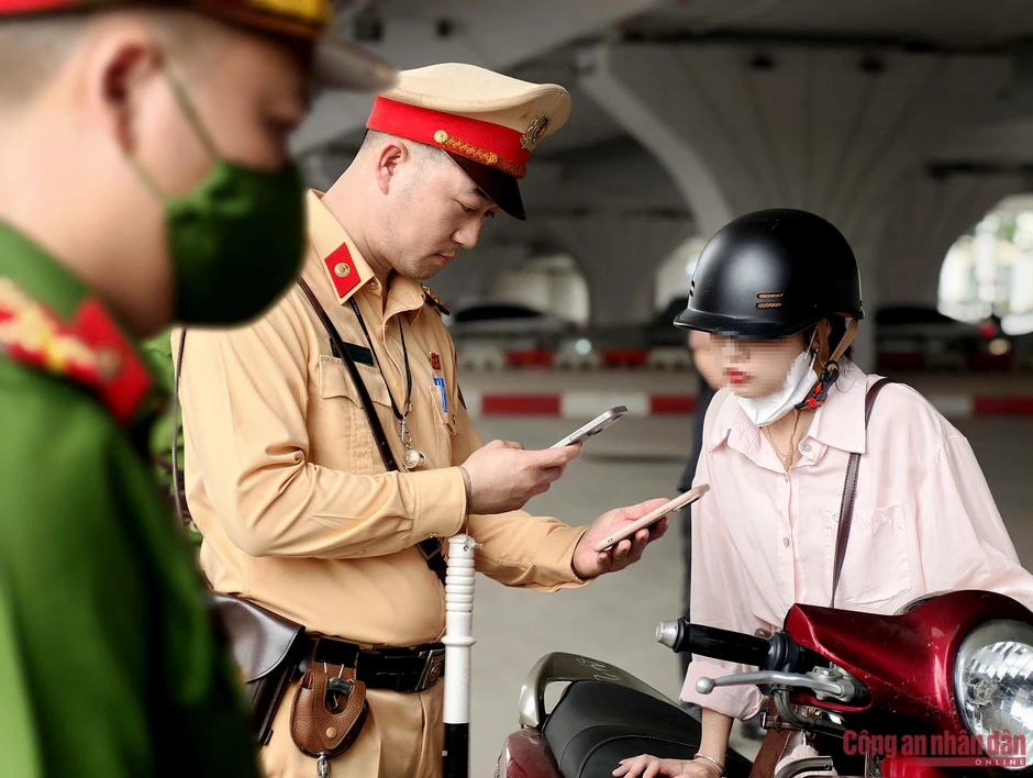 Chạy xe máy ngược chiều, thói quen xấu không thể biện minh