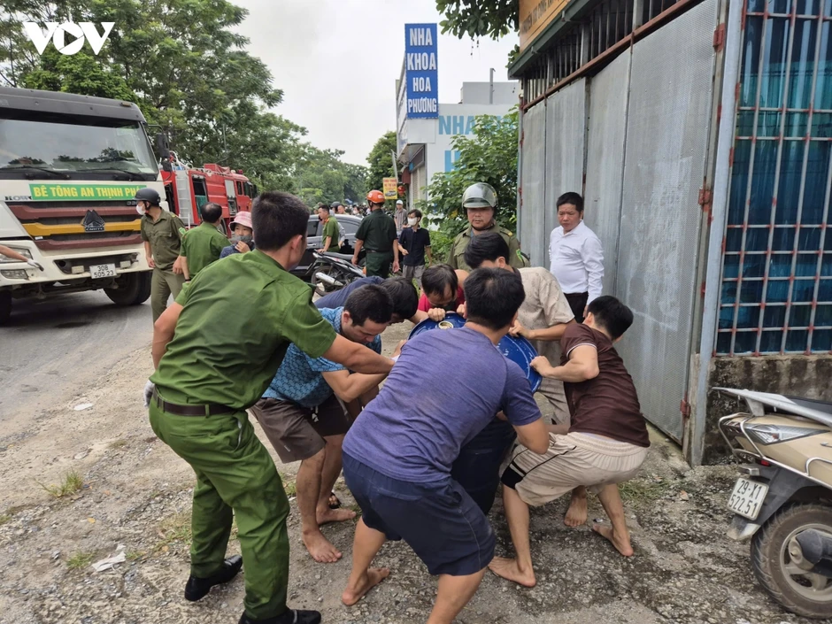 Cháy xưởng ở Chương Mỹ: Nạn nhân ngã đè lên nhau trong đám cháy, 3 người tử vong