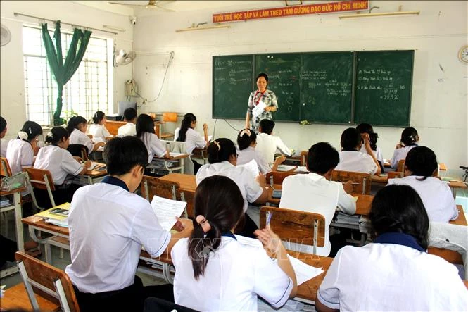 Chế độ nghỉ hưu trước tuổi, thôi việc với hiệu trưởng, hiệu phó dôi dư sau sáp nhập Chế độ nghỉ hưu trước tuổi, thôi việc với hiệu trưởng, hiệu phó dôi dư sau sáp nhập