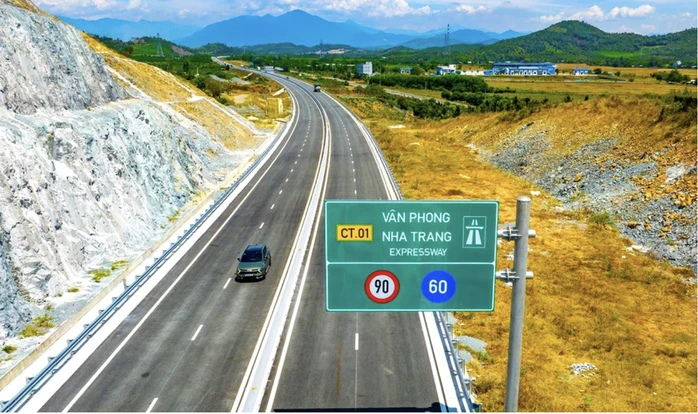 Chi tiết mức phí 13 tuyến cao tốc Bắc - Nam do Nhà nước đầu tư sắp tiến hành thu phí Chi tiết mức phí 13 tuyến cao tốc Bắc - Nam do Nhà nước đầu tư sắp tiến hành thu phí
