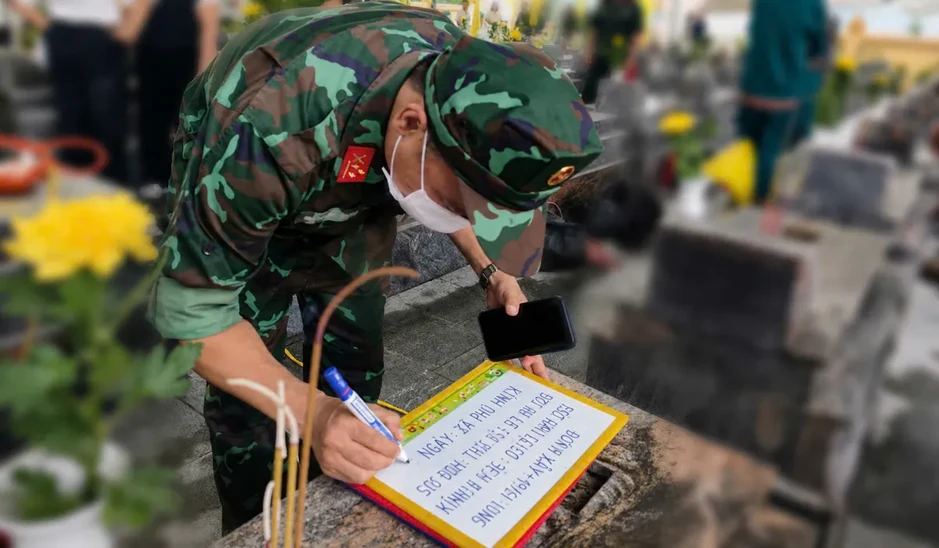 Chiến dịch 500 ngày đêm: Lặng thầm những bàn tay “hoàn nguyên” phần mộ liệt sĩ tại Thái Nguyên Chiến dịch 500 ngày đêm: Lặng thầm những bàn tay “hoàn nguyên” phần mộ liệt sĩ tại Thái Nguyên