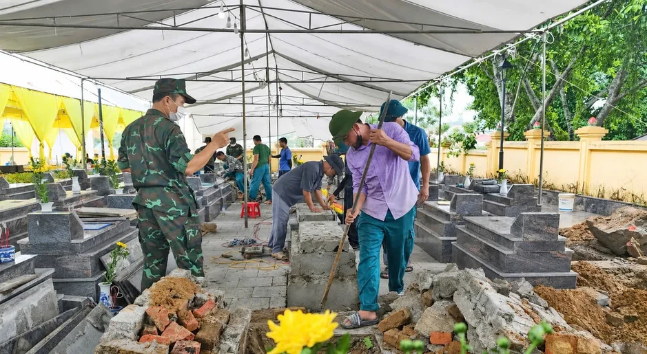 Chiến dịch 500 ngày đêm: Lặng thầm những bàn tay “hoàn nguyên” phần mộ liệt sĩ tại Thái Nguyên Chiến dịch 500 ngày đêm: Lặng thầm những bàn tay “hoàn nguyên” phần mộ liệt sĩ tại Thái Nguyên