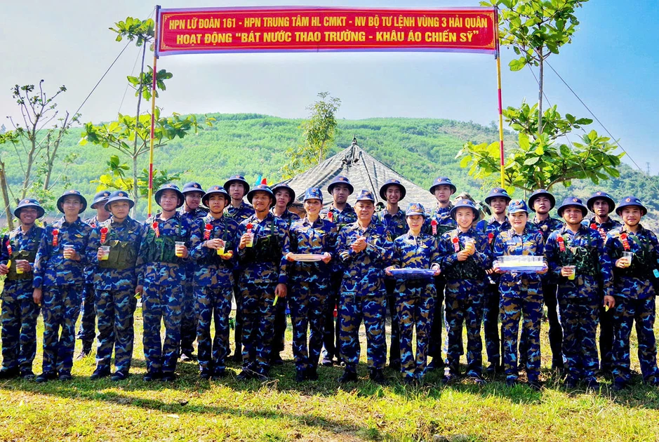 Chiến sĩ mới Hải quân kiểm tra bắn tập đạn thật Chiến sĩ mới Hải quân kiểm tra bắn tập đạn thật