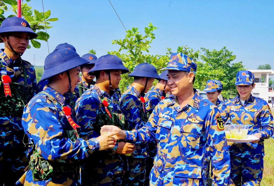 Chiến sĩ mới Hải quân kiểm tra bắn tập đạn thật Chiến sĩ mới Hải quân kiểm tra bắn tập đạn thật