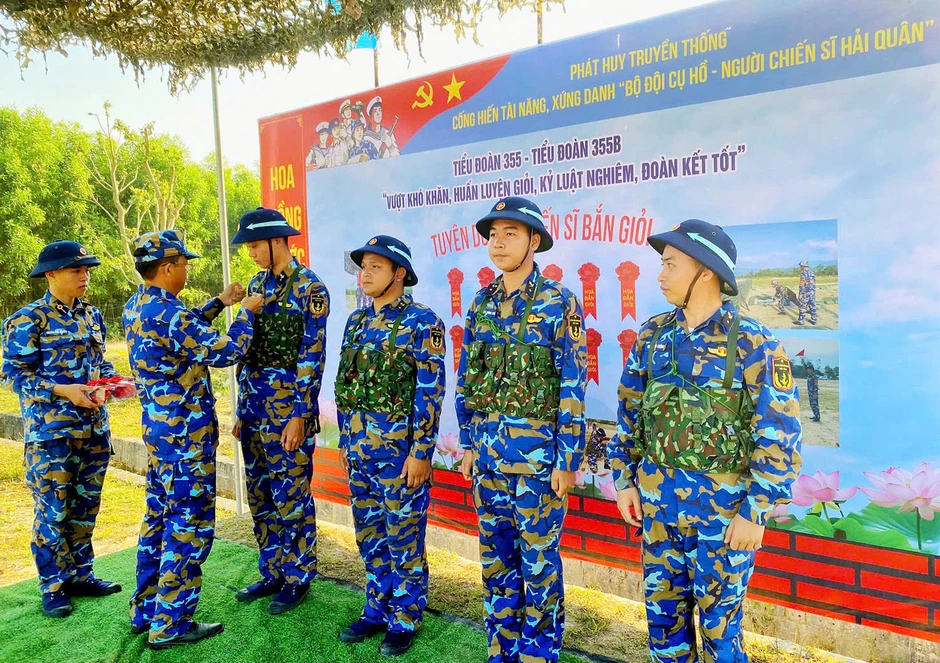Chiến sĩ mới Hải quân kiểm tra bắn tập đạn thật Chiến sĩ mới Hải quân kiểm tra bắn tập đạn thật