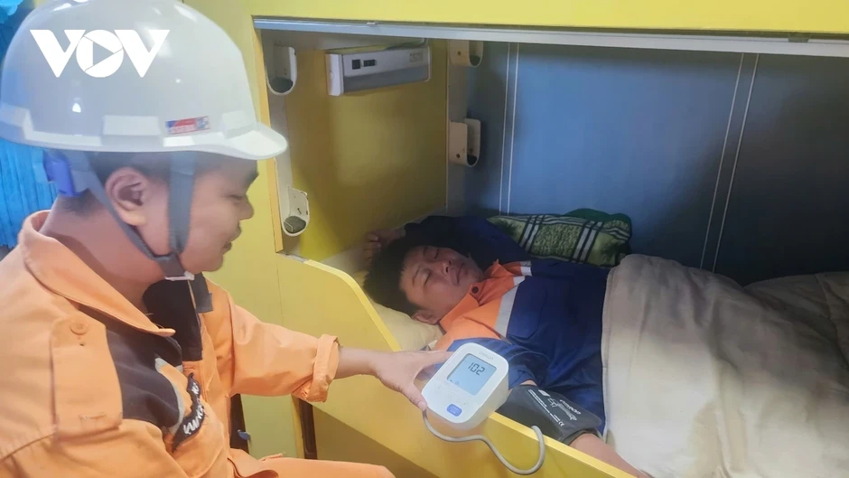 Chìm tàu chở 35.000 tấn cát ngoài khơi Sóc Trăng, khẩn cấp tìm kiếm 4 thuyền viên Chìm tàu chở 35.000 tấn cát ngoài khơi Sóc Trăng, khẩn cấp tìm kiếm 4 thuyền viên