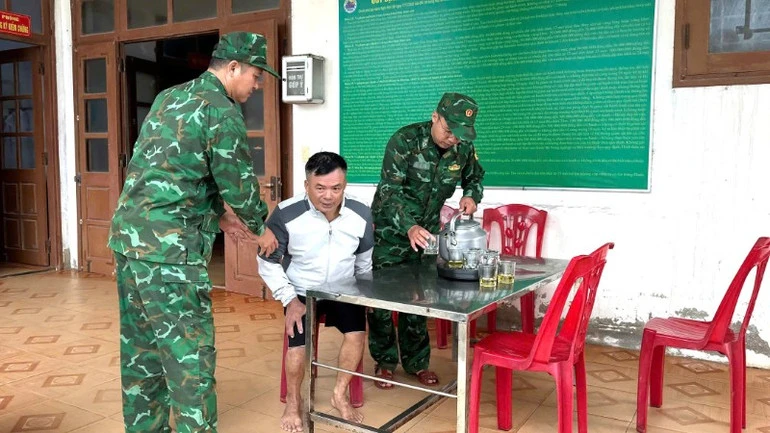 Chìm thuyền đánh cá ở Quảng Trị, 1 ngư dân mất tích Chìm thuyền đánh cá ở Quảng Trị, 1 ngư dân mất tích