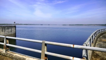 Chính quyền cho phép doanh nghiệp lấy mẫu nước sinh hoạt làm kiểm nghiệm trái quy định