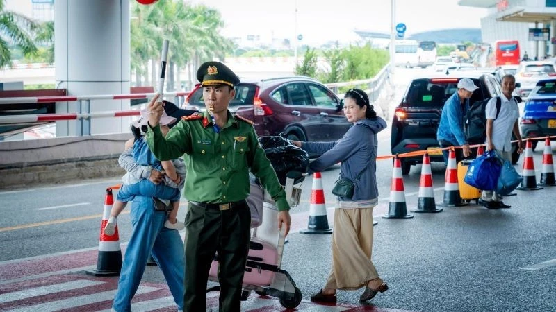Chính thức áp dụng phân luồng giao thông mới tại sân bay Nội Bài Chính thức áp dụng phân luồng giao thông mới tại sân bay Nội Bài