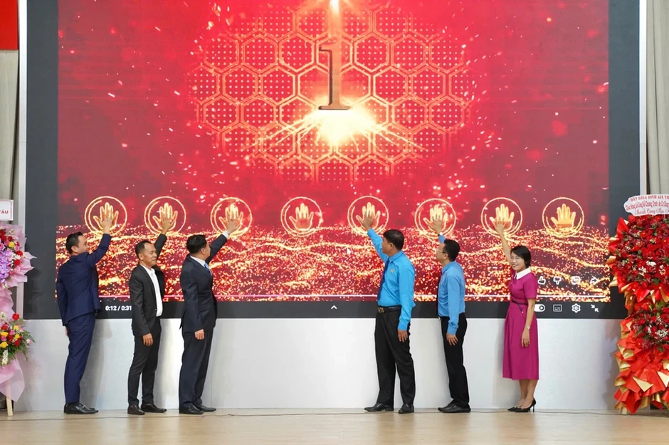 Chính thức phát động Giải thưởng ‘Vì bạn xứng đáng’ tôn vinh người lao động TP.HCM Chính thức phát động Giải thưởng ‘Vì bạn xứng đáng’ tôn vinh người lao động TP.HCM