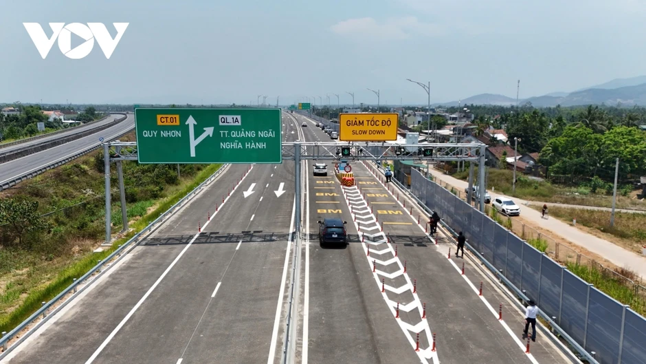 Chính thức thông tuyến cao tốc Quảng Ngãi - Hoài Nhơn Chính thức thông tuyến cao tốc Quảng Ngãi - Hoài Nhơn
