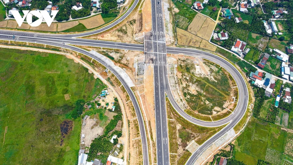 Chính thức thông tuyến cao tốc Quảng Ngãi - Hoài Nhơn Chính thức thông tuyến cao tốc Quảng Ngãi - Hoài Nhơn