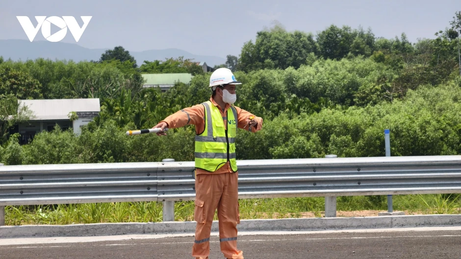 Chính thức thông tuyến cao tốc Quảng Ngãi - Hoài Nhơn Chính thức thông tuyến cao tốc Quảng Ngãi - Hoài Nhơn