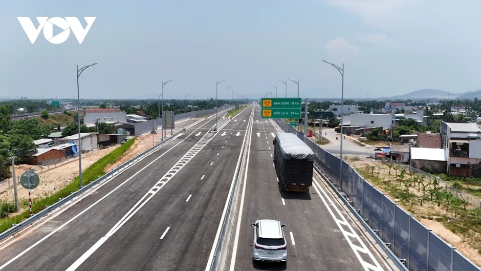 Chính thức thông tuyến cao tốc Quảng Ngãi - Hoài Nhơn Chính thức thông tuyến cao tốc Quảng Ngãi - Hoài Nhơn
