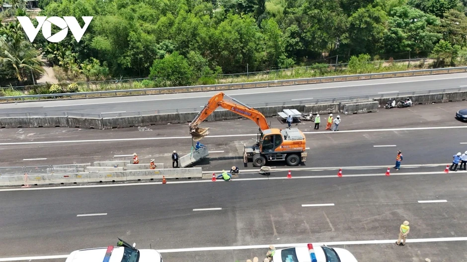 Chính thức thông tuyến cao tốc Quảng Ngãi - Hoài Nhơn Chính thức thông tuyến cao tốc Quảng Ngãi - Hoài Nhơn