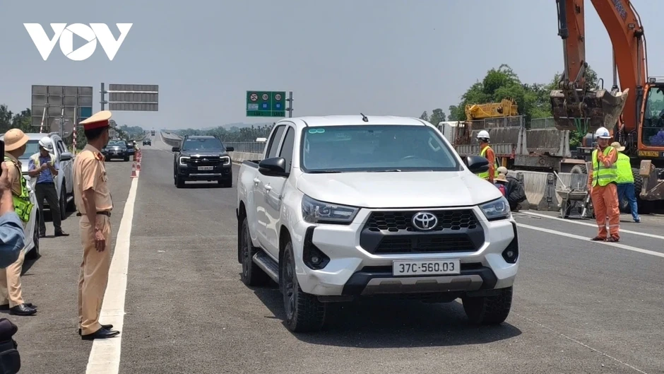 Chính thức thông tuyến cao tốc Quảng Ngãi - Hoài Nhơn Chính thức thông tuyến cao tốc Quảng Ngãi - Hoài Nhơn