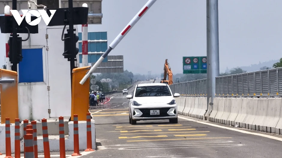 Chính thức thông tuyến cao tốc Quảng Ngãi - Hoài Nhơn Chính thức thông tuyến cao tốc Quảng Ngãi - Hoài Nhơn