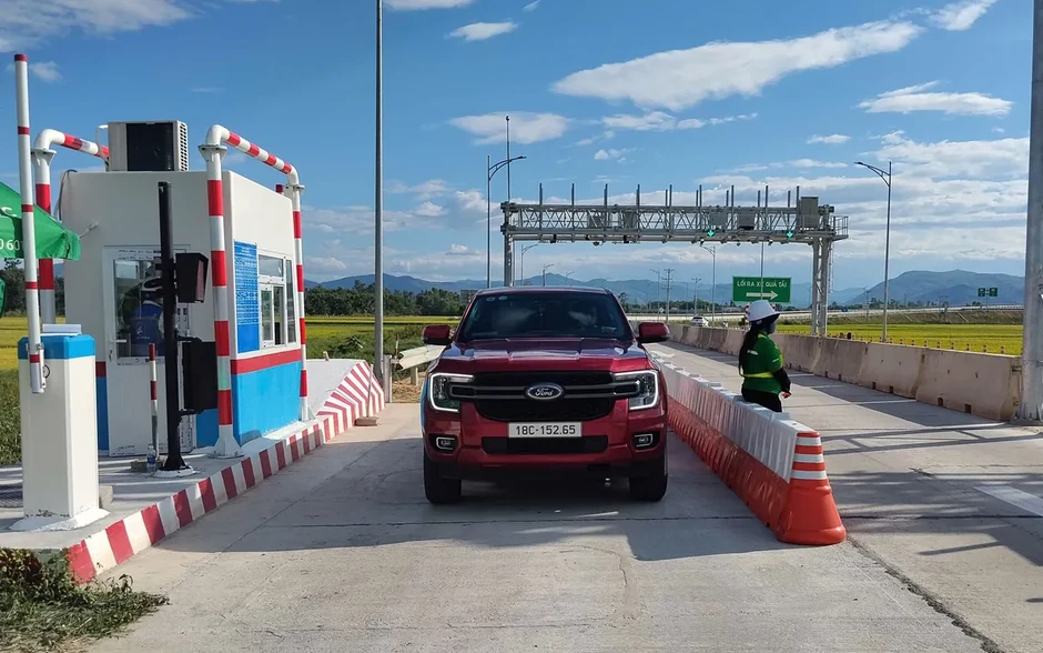 Chính thức thu phí 5 dự án thành phần cao tốc đoạn Quảng Ngãi - Nha Trang Chính thức thu phí 5 dự án thành phần cao tốc đoạn Quảng Ngãi - Nha Trang