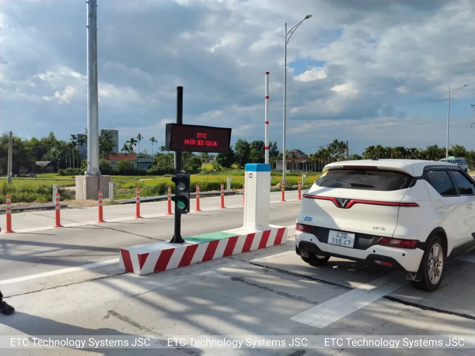 Chính thức thu phí 5 dự án thành phần cao tốc đoạn Quảng Ngãi - Nha Trang Chính thức thu phí 5 dự án thành phần cao tốc đoạn Quảng Ngãi - Nha Trang