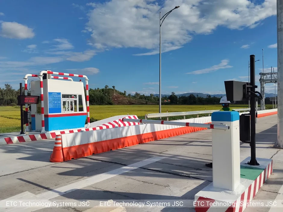 Chính thức thu phí 5 dự án thành phần cao tốc đoạn Quảng Ngãi - Nha Trang Chính thức thu phí 5 dự án thành phần cao tốc đoạn Quảng Ngãi - Nha Trang