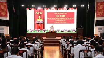 Chính ủy Cảnh sát biển đối thoại với cán bộ, chiến sĩ Vùng Cảnh sát biển 2