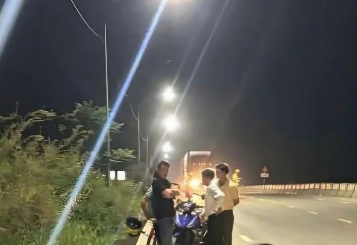 Chở chồng và con nhỏ, thai phụ bị tai nạn ngã xe tử vong thương tâm Chở chồng và con nhỏ, thai phụ bị tai nạn ngã xe tử vong thương tâm