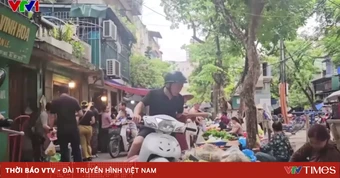 Chợ cóc xen kẹt trong khu dân cư Hà Nội: Dẹp chỗ này lại ''mọc'' chỗ khác